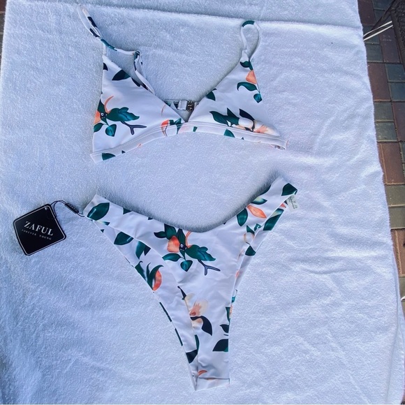 BNWT Zaful swimsuit top and bottom - Picture 1 of 8